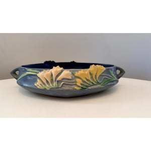 Roseville Pottery Blå Freesia Oval Konsolskål med Dubbelhänt Design 25 cm Mittstycke