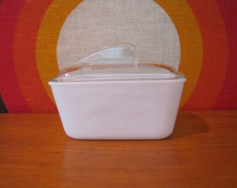 Glasbake Refrigerator Dish With Lid, White Milk Glass Glasbake, Glasbake Covered Refigerator Dish with Clear Lid, Glasbake Covered Casserole