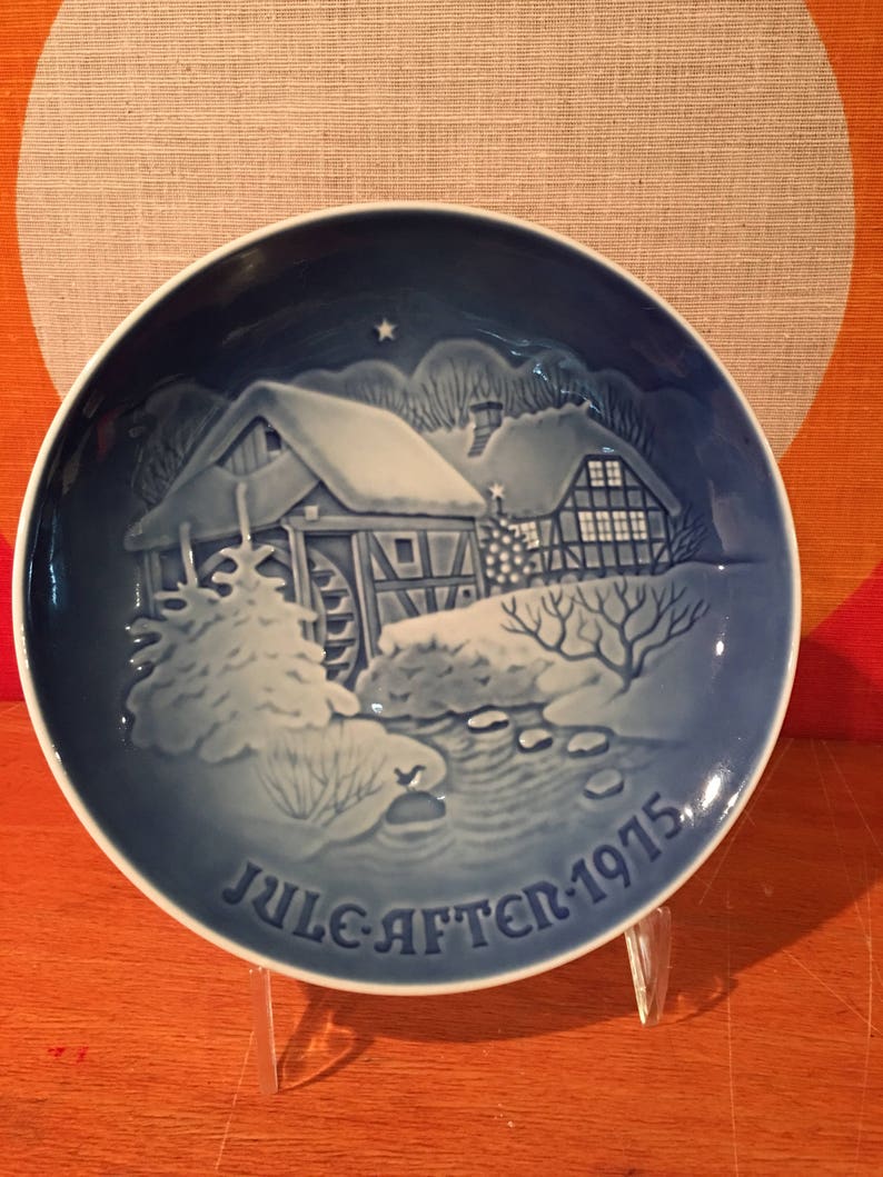 1975 Royal Copenhagen Bing & Grondahl Blue and White Porcelain Christmas Plate, Denmark, Christmas at the Old Water Mill, Collectible Plate image 1