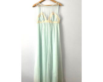 Camisón vintage Evette, color aguamarina pálido con ribete de encaje, talla pequeña, hecho en EE. UU.