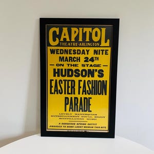 impression publicitaire de carte de fenêtre encadrée des années 1930, théâtre Capitol Arlington, défilé de mode de Pâques de Hudson