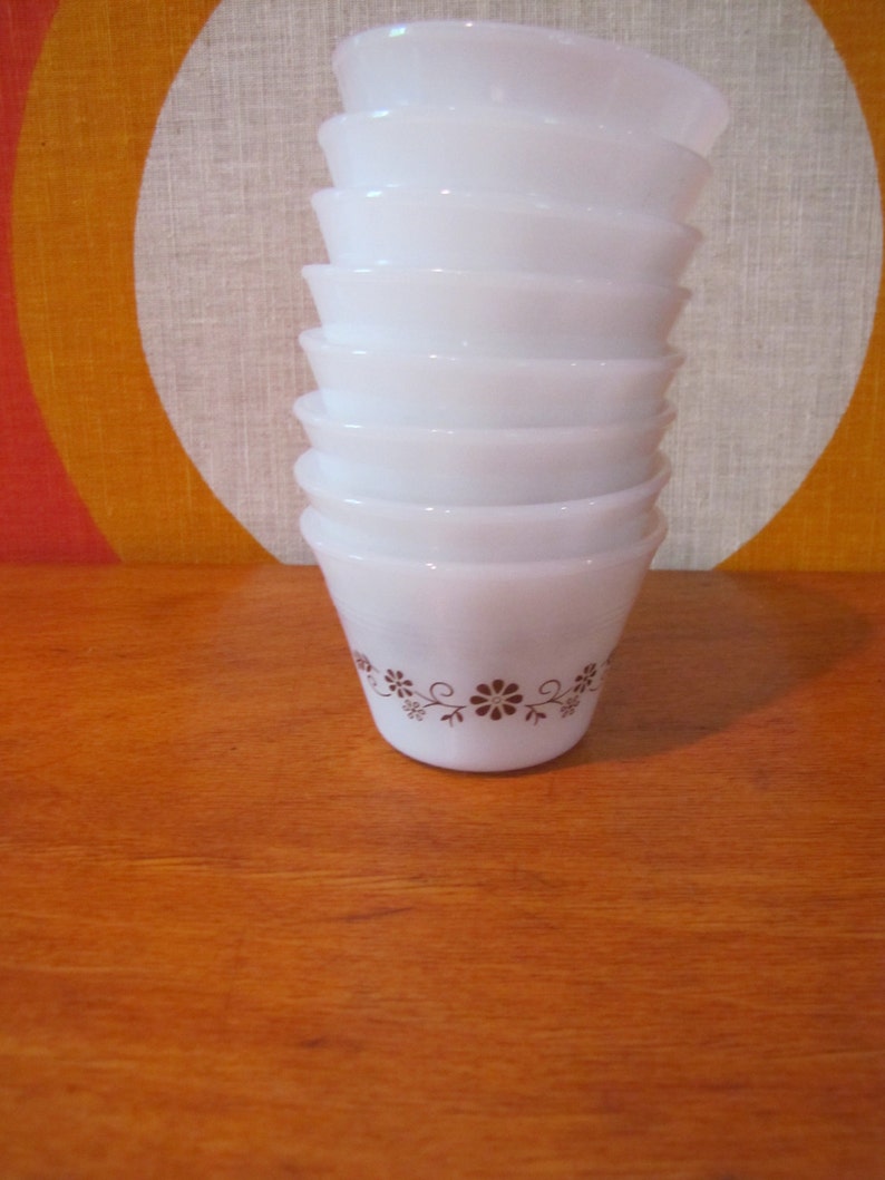 Dynaware Casserole Dish /& Set of 8 Custard Cups Ramekins Brown Floral Pattern White Milk Glass Set Retro Kitchenware PYR-O-REY 9 Pc