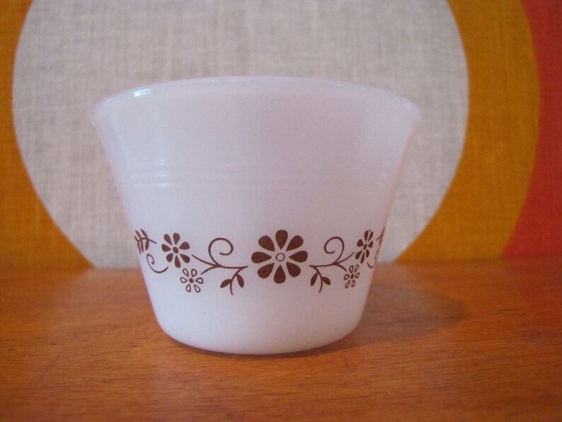 Dynaware Casserole Dish /& Set of 8 Custard Cups Ramekins Brown Floral Pattern White Milk Glass Set Retro Kitchenware PYR-O-REY 9 Pc