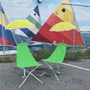 Vintage Pair of Mid Century Modern Folding Patio Chairs with Attached Umbrellas, Kohr Mini-Camp Chairs, Swiss Dracula Folding Deck Chair