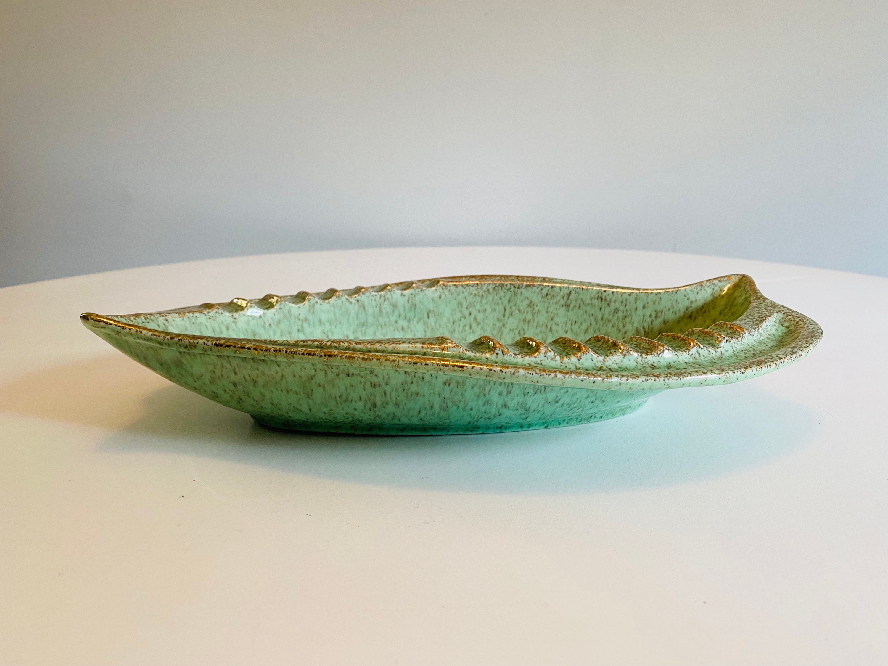 ヴィンテージ カリフォルニア オリジナル 824 灰皿、葉っぱのデザイン