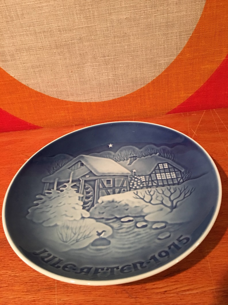 1975 Royal Copenhagen Bing & Grondahl Blue and White Porcelain Christmas Plate, Denmark, Christmas at the Old Water Mill, Collectible Plate image 2