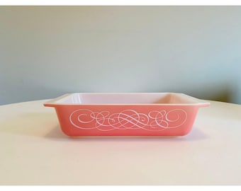Vintage Pyrex Pink Scroll 575-B Promo Space Saver 2 Qt Casserole Dish MCM USA