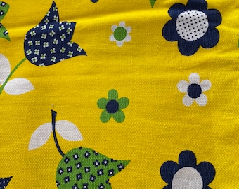 Tela vintage con estampado floral colorido, años 60/70, 175 cm de largo x 87 cm de ancho, amarilla con tulipanes azules y margaritas.