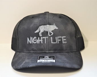 Coyote Hunting Richardson Snapback Mesh Trucker Hat