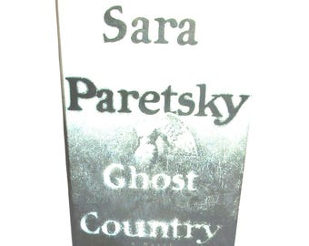 GHOST LAND von Sara Paretsky 1998 Hardcover mit Schutzumschlag Mystery Fantasy