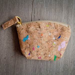 Portemonnaie / Mini-Etui aus Kork mit Farb-Akzenten