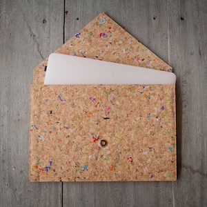 13 - 14 &quot; Sustainable Cork Laptop sleeve/Laptop bag with magnetic closure, color accents