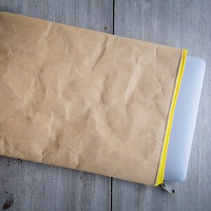 Capa para laptop 13" - 14" feita à mão em papel kraft