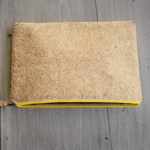 Capa para laptop de 15" - 16" polegadas feita de papel kraft, zíper amarelo