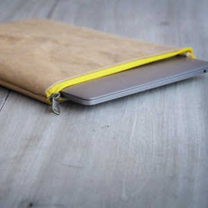 Sustainable Laptop Case/Laptop sleeve 13 &quot; - 14 &quot; handmade of washable Kraft Paper. Leather look