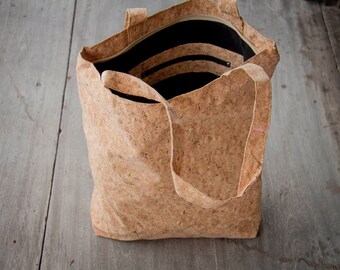 Tote bag handmade from cork, sustainable shoulder bag with zipper, vegan