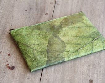 Laptop Case 15 "- 16" inch made from leaves in green-brown