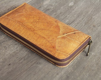 Wallet handmade/briefcase handmade from recycled leaves