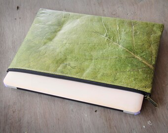 13 Inch Laptop Sleeve Recycle Symbol in Leaves