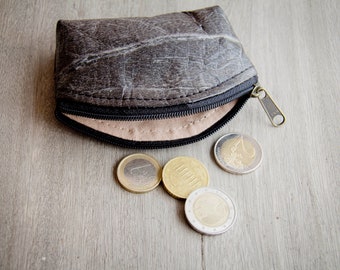 Portemonnaie / Mini-Etui aus recycelten Blättern in schwarz