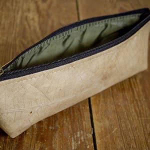 Pencil case / case / toiletry bag made of brown leaves