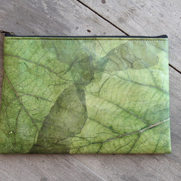 Laptop sleeve 13" - 14" handmade from leaves in green