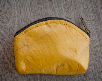 Portemonnaie / Mini-Etui aus recycelten Blättern in gelb