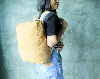 Cork backpack with yellow zipper