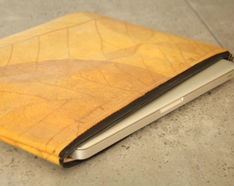 Laptop sleeve 15" - 16" made from leaves in yellow