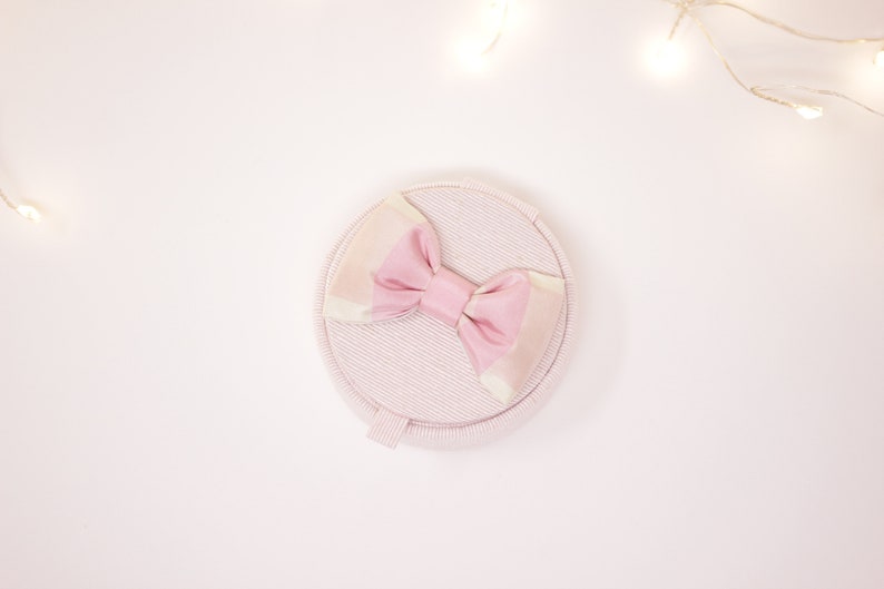 Box ring holder pink silk plaid.