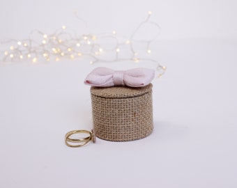 Small round jute wedding ring box, pink silk knot, white linen interior