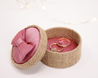 Round wedding ring in pink silk and burlap.