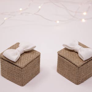 Small box with square wedding rings in jute and white linen. Marriage proposal box. Engagement box image 3