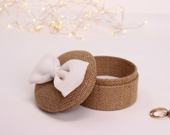 Jute wedding ring holder and its ivory silk crepe bow