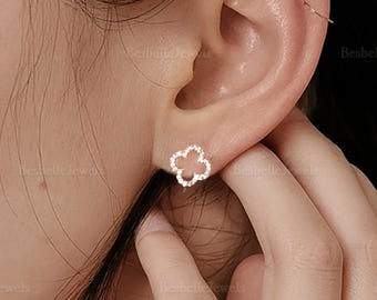 Lucky Clover Huggie Earrings - Minimalist Celtic Four Leaf Clover Hoop Earrings - Dainty Clover Earrings (9953E)
