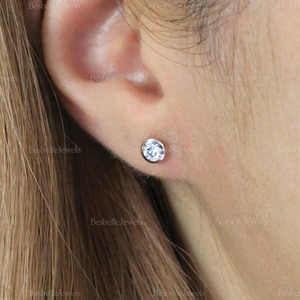 Minimal Round Geometric Studs - Round Bezel Stud Earrings - Dainty Bezel Earrings - Bridesmaid Wedding Jewelry (7482E)