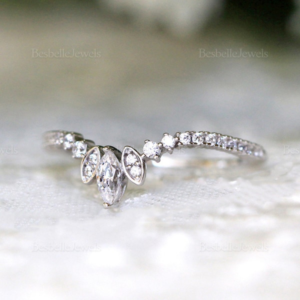 Delicato anello sottile con tiara - Anello a corona minimale - Anello curvo impilabile - Elegante anello con tiara - Regalo per lei - Regalo di San Valentino (8954R)