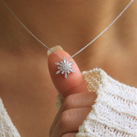CLARA 925 Sterling Silver Snowflake Pendant Chain Necklace Rhodium Pla