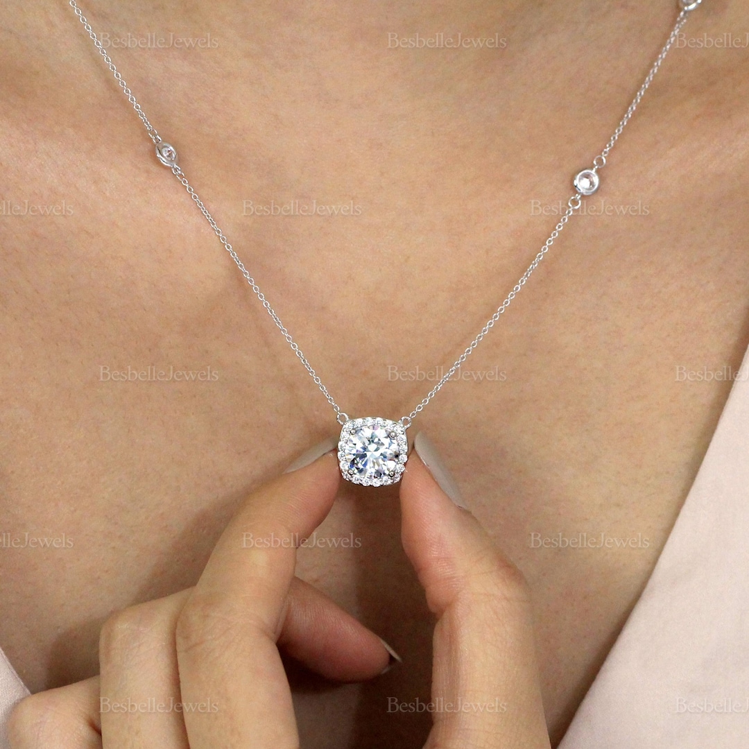 【charlottechesnais】Halo Necklace 18カラット シルバー Sparkling Cubic Zirconia Halo Pendant 18