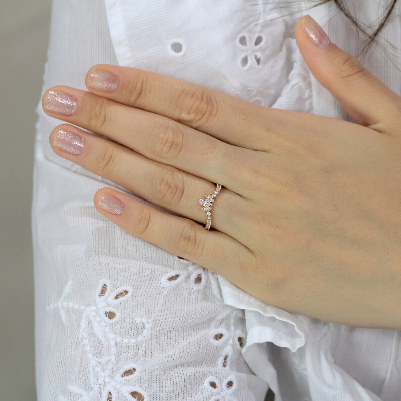 Tiara & Crown Dainty Wedding Band Ring V Curved Wedding Ring Etsy