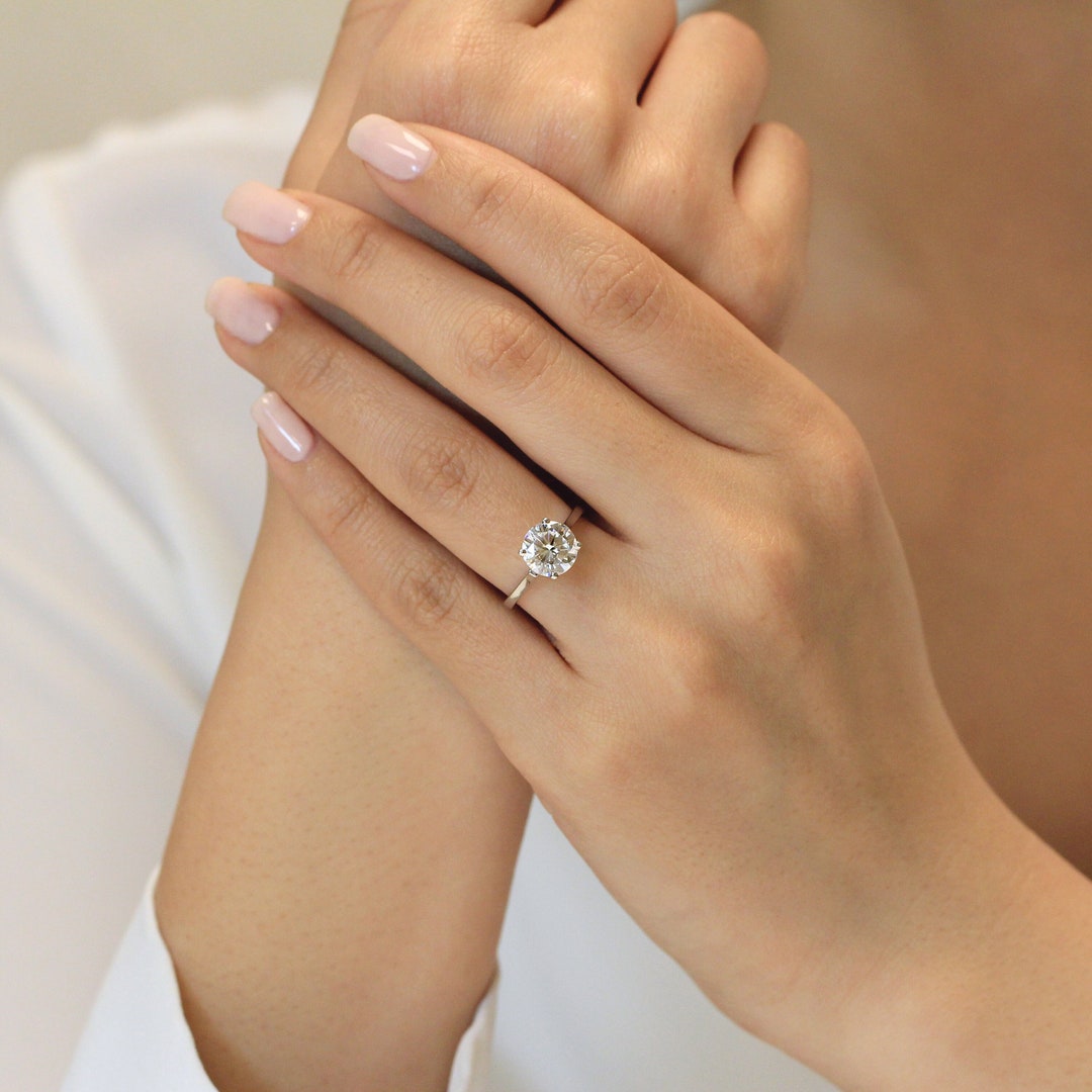 Bague de fian ailles solitaire diamant taille brillant Bague de