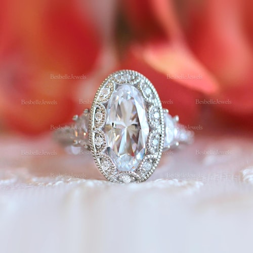 Bague de fiançailles halo ovale Art déco vintage / bague de coupe ovale fantaisie demi-lune / bague créée en laboratoire / alliance de style Art déco (8819R)