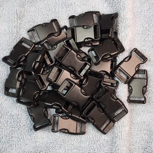 Lot of 30 Black Plastic Side Release Contoured Buckles