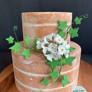 gumpaste hydrangea/ gumpaste hydrangea flower/ gumpaste flowers/ gumpaste leaves/ gumpaste ivy vine/ hydrangea flowers/ hydrangea gumpaste