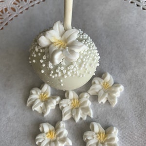 Mini fondant flowers small .75” edible flower white Easter lily cake pop decorations fondant topper flower cupcake toppers wedding