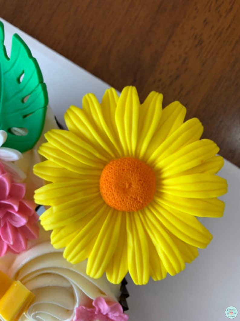 Edible Flowers Large 3 Yellow Daisy Fondant Flowers Etsy
