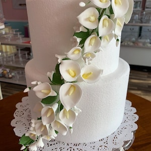 Gumpaste Calla lily cake topper/ gumpaste flowers for wedding cakes/ gumpaste flowers premade/ gumpaste wedding cake decorations