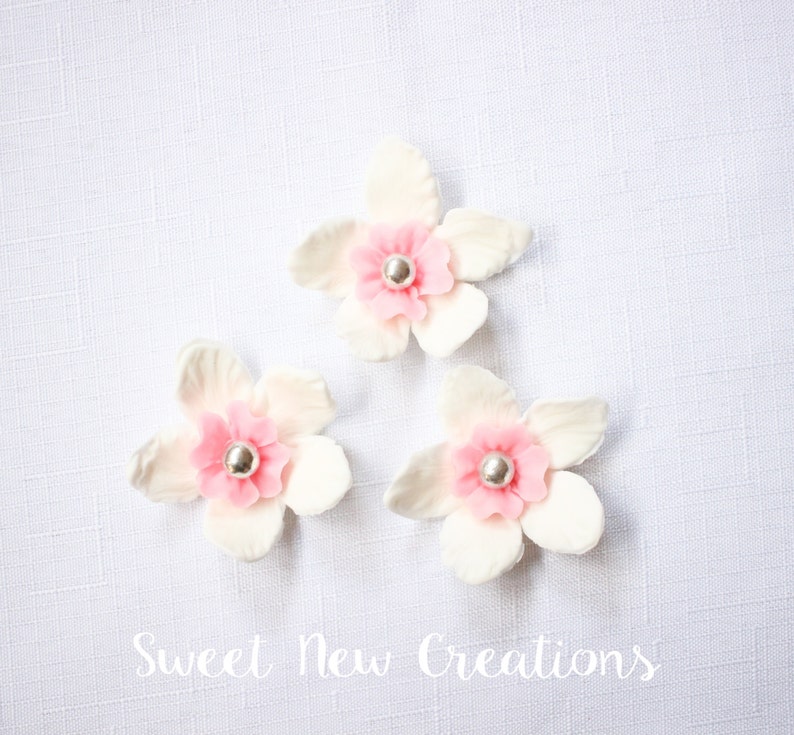 Vintage Edible Flowers 2 Silver Fondant Flowers Cupcake Etsy