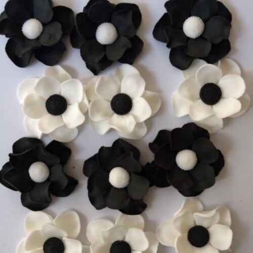 12 Anemone Fondant Flowers Black and White Blossom Edible Etsy