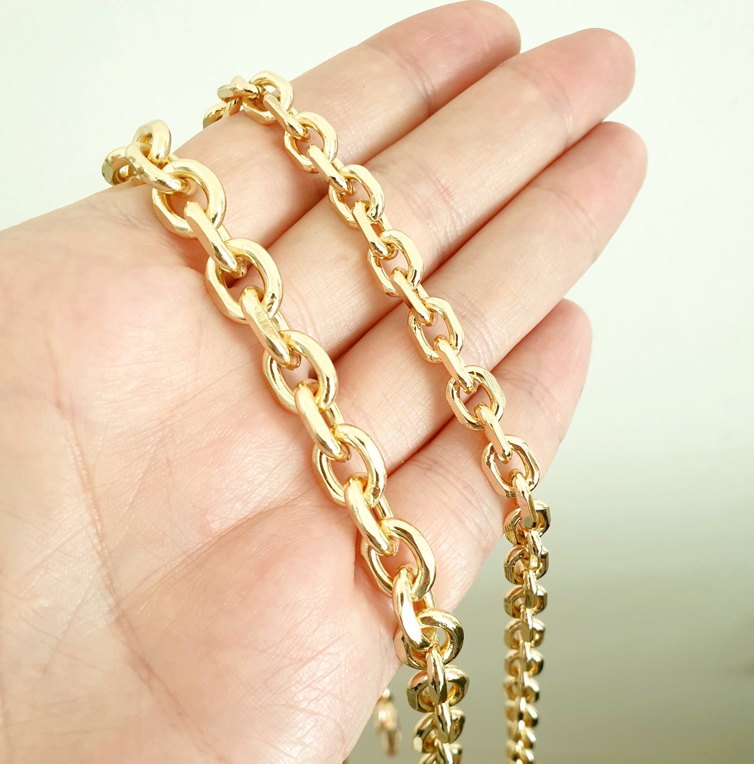 Chunky Gold Chain Handle Decorative Strap for Toiletry 